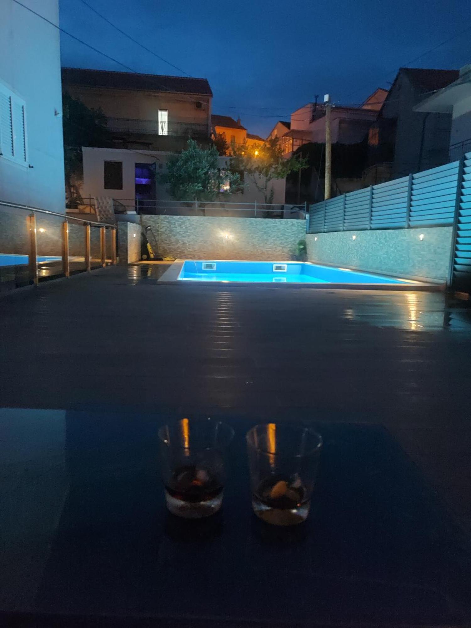 Pool Me Up! Apartment Sibenik Luaran gambar