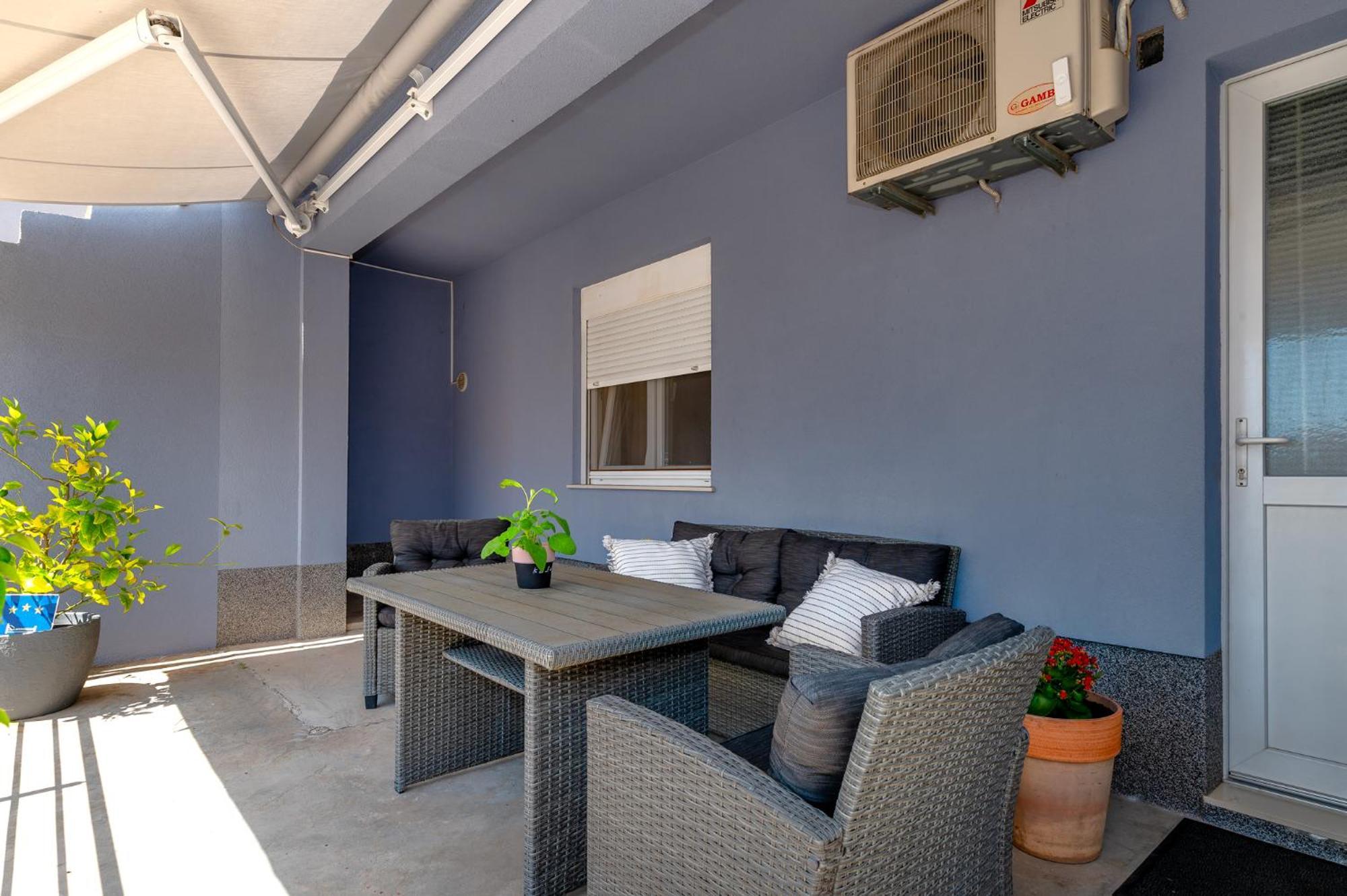 Pool Me Up! Apartment Sibenik Luaran gambar